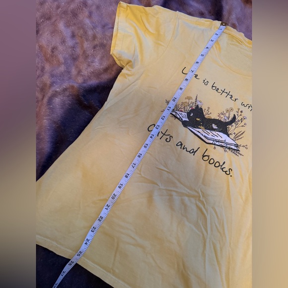 Cats and books shirt - Picture 5 of 6